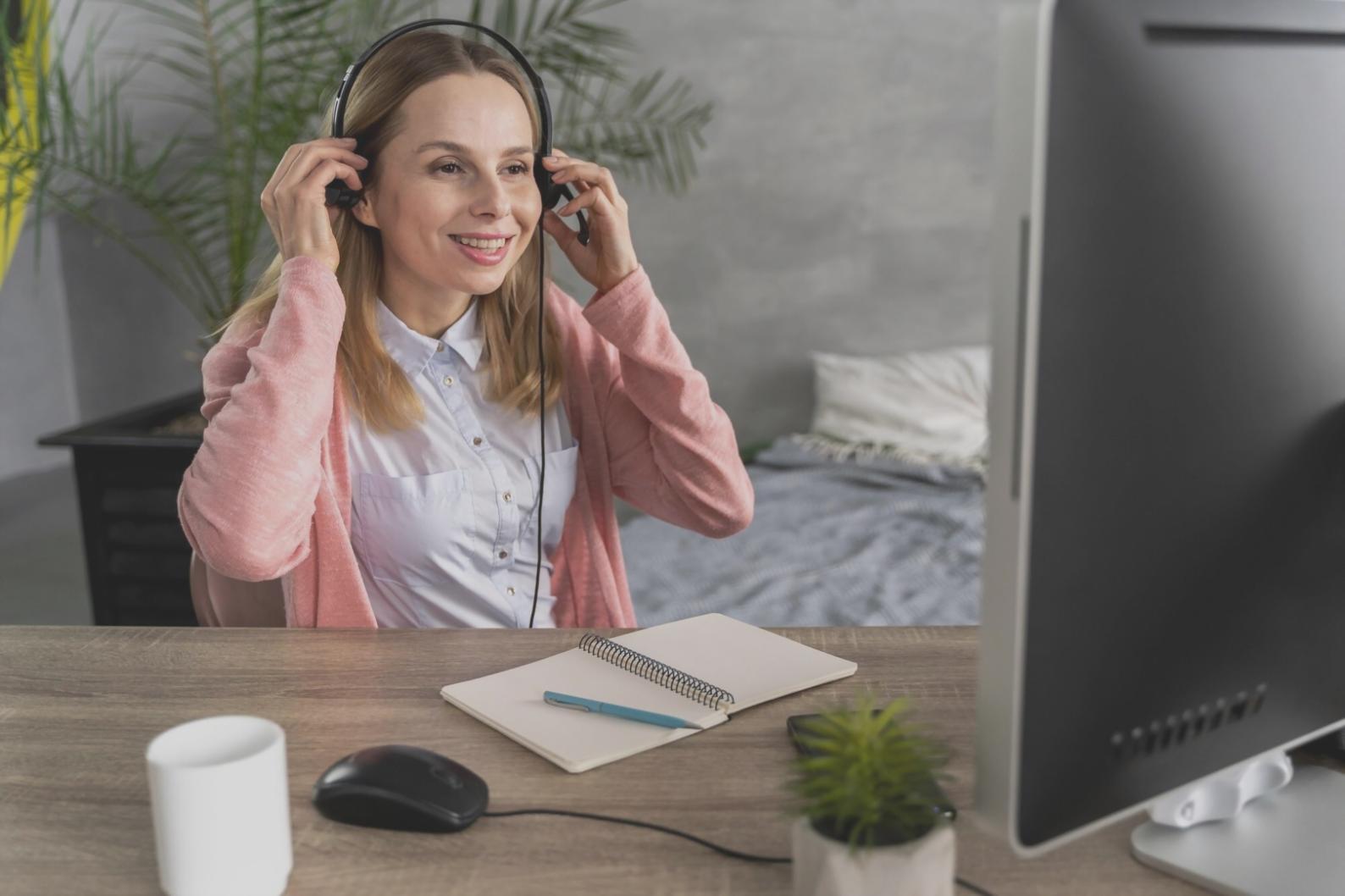 eviivumora Team bei der Arbeit in unserem Büro
