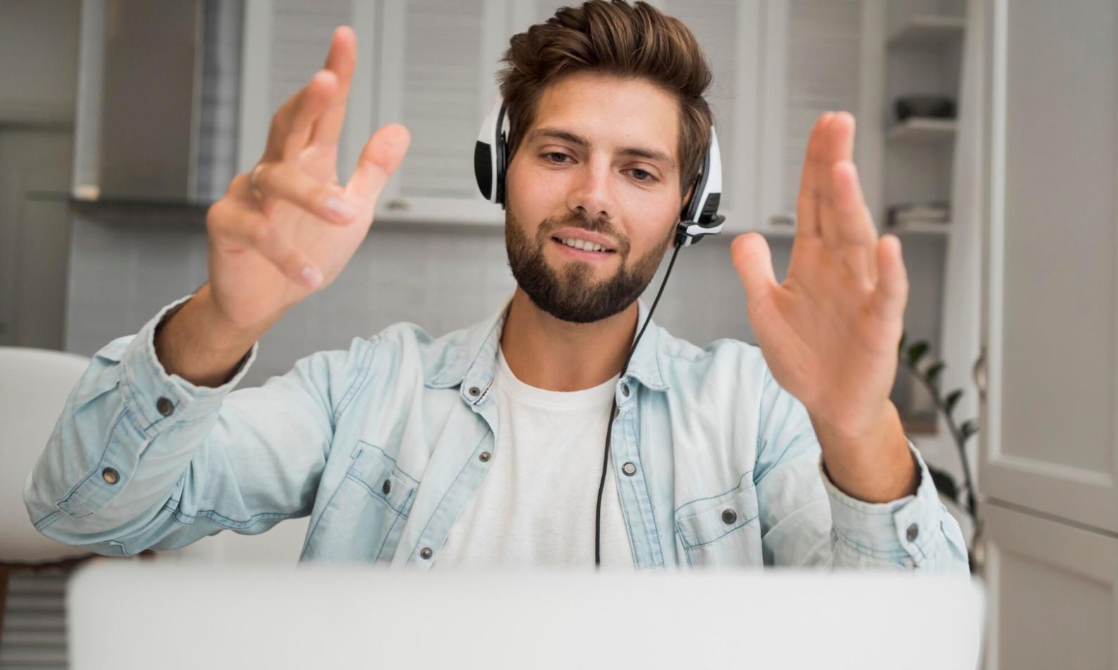 Absolventin Lisa Chen bei der Arbeit